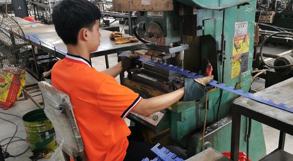 專業設備，沖壓成型